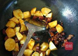 红烧肉炖土豆的做法图解5