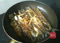 干煎秋刀鱼的做法图解10