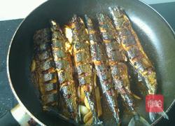 干煎秋刀鱼的做法图解12