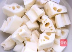 猪蹄莲藕汤的做法图解2