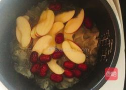 银耳红枣苹果汤的做法图解5