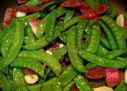 荷兰豆炒香肠的做法图解3