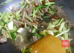 香芹炒牛肉的做法图解12