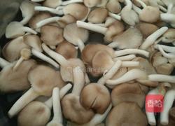 凤尾菇番鸭汤的做法图解2