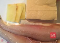 豆腐鱼汤的做法图解1