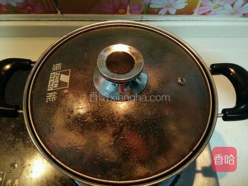 盖好锅盖开大火后，转小火焖1个小时