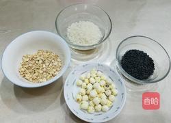 黑米燕麦莲子粥的做法图解1