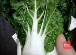 猪骨奶白菜汤的做法图解1