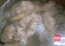 猪骨奶白菜汤的做法图解3