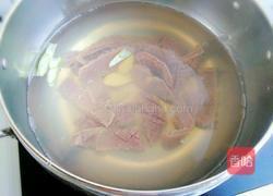 木耳炒腰花的做法图解5