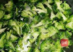 小炒西兰花的做法图解1