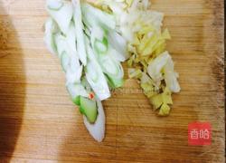 豆腐皮炒辣椒的做法图解1