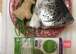 三文鱼头豆腐汤的做法图解1