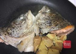 三文鱼头豆腐汤的做法图解3