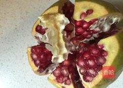 巧剥石榴的做法图解3