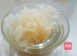 银耳枸杞苹果汤的做法图解1