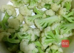 五花肉炒野菜花的做法图解1