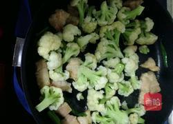 五花肉炒野菜花的做法图解3