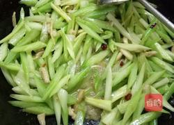芹菜炒肉丁的做法图解3