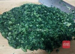 猪肉香菇小白菜馄饨的做法图解2