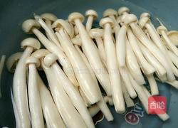 剁椒海鲜菇的做法图解2