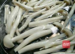 剁椒海鲜菇的做法图解3