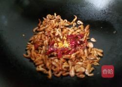 蒜苗炒小河虾的做法图解5
