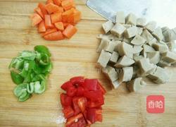 双椒面筋鸡丁的做法图解2