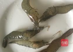 青椒炒河虾的做法图解1