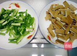 青椒炒豆干的做法图解1
