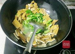 青椒炒豆干的做法图解3
