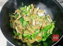 青椒炒豆干的做法图解4