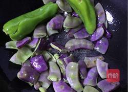 扁豆爆青椒的做法图解2