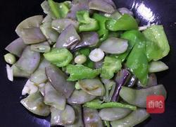 扁豆爆青椒的做法图解3