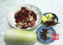 萝卜炖牛腩的做法图解1