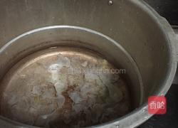 冰糖雪梨银耳羹的做法图解3