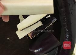 香辣肉末茄子煲的做法图解1