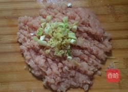 鸡肉丸子炖小白菜的做法图解1