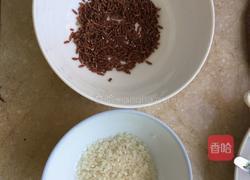 红米粥的做法图解1