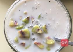 红心猕猴桃椰汁西米露的做法图解5