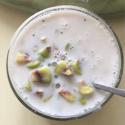 红心猕猴桃椰汁西米露