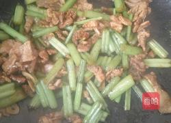 芹菜炒肉的做法图解13