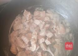 牛肉萝卜 汤的做法图解2