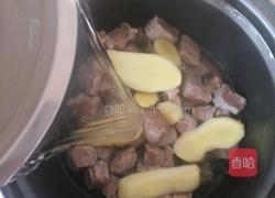 牛肉萝卜 汤的做法图解3