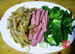 榨菜火腿炒鸡蛋的做法图解2