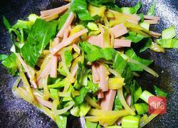 榨菜火腿炒鸡蛋的做法图解7