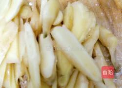 泡仔姜炒五花的做法图解2