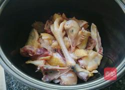 鲜人参炖土鸡的做法图解1