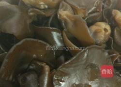 黑木耳炒肉片的做法图解1