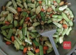 香菇豆角肉丁塌锅的做法图解5